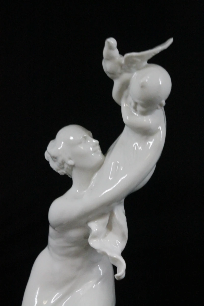 'Millennium' porseleinen figuur - foto 6