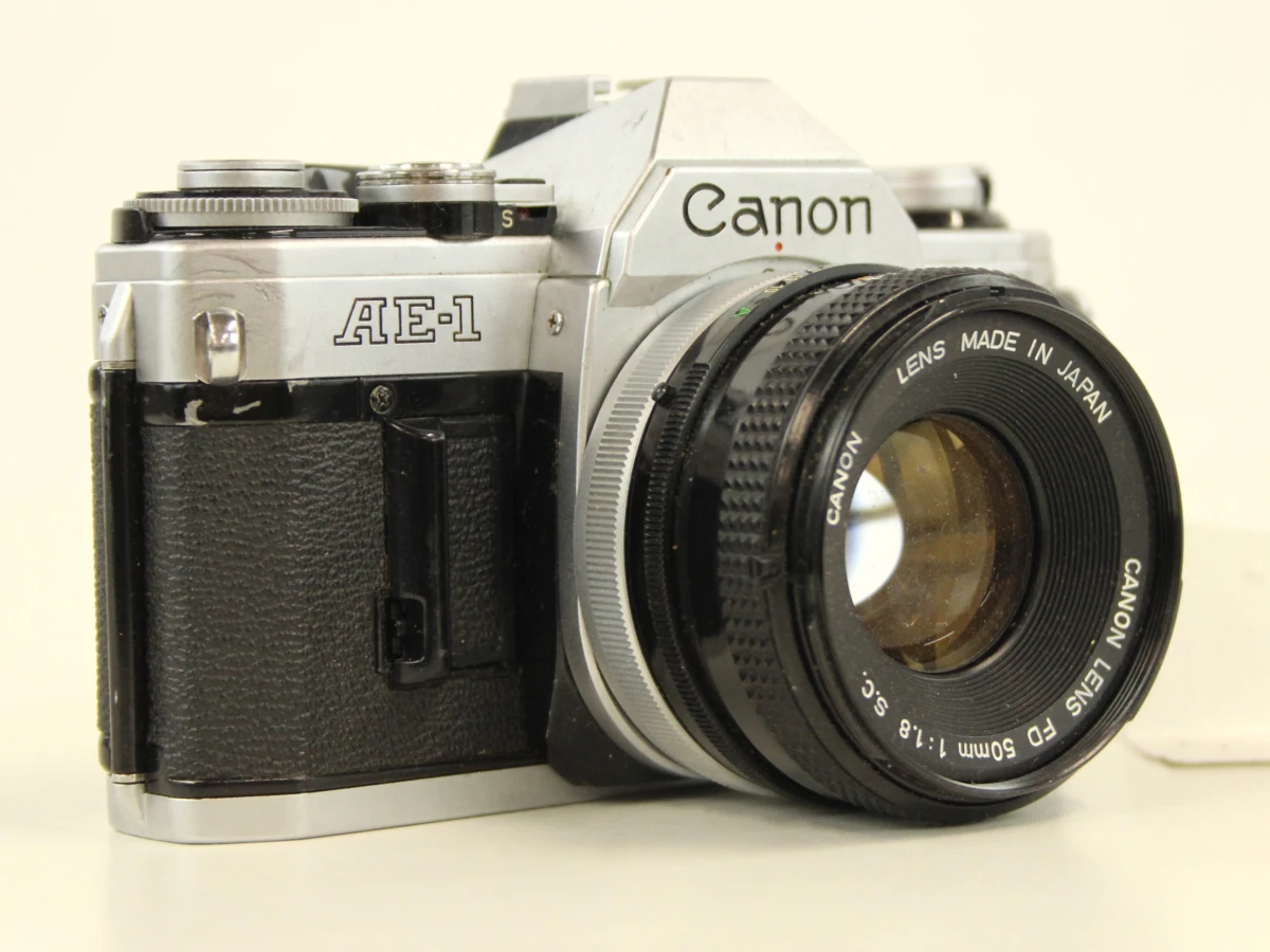 Canon AE-1 + 50 mm Canon s.c. 1:1.8 lens - foto 2