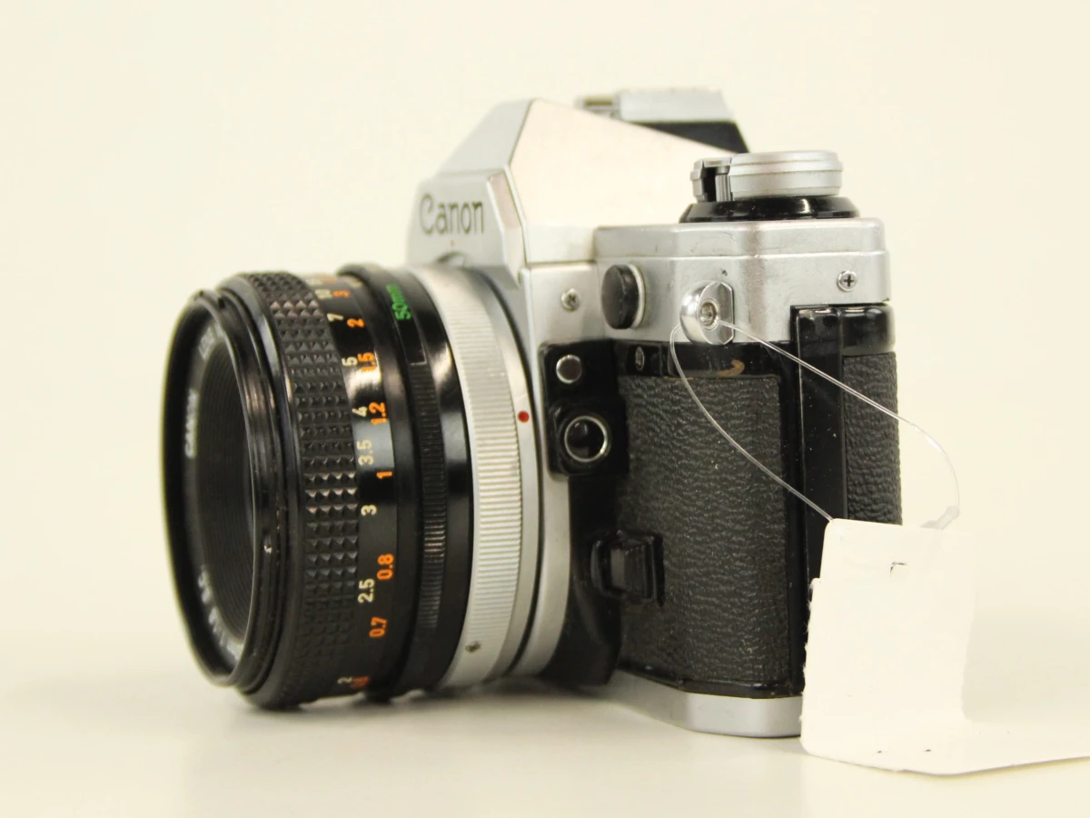 Canon AE-1 + 50 mm Canon s.c. 1:1.8 lens - foto 3