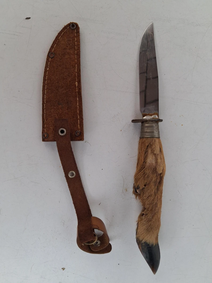 Twee souvenirmessen