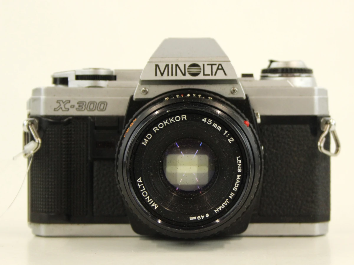Minolta X-300 met MD Rokkor 45mm f/2 Pancake Lens – kavel bij De Kringwinkel, Antwerpen