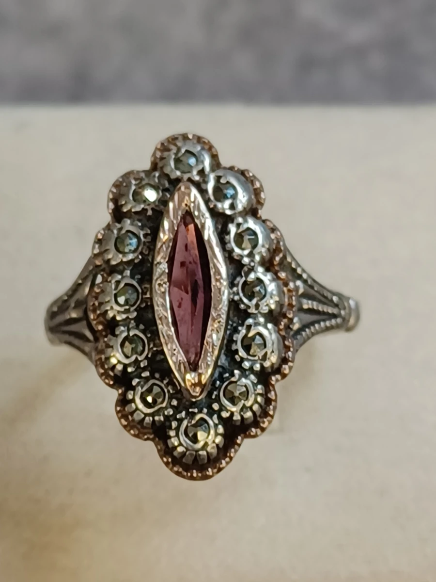 Vintage ring in Art Déco stijl met paars-roze navette steen en markasiet - foto 2