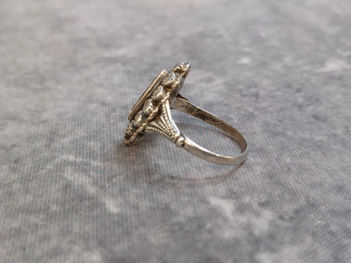 Vintage ring in Art Déco stijl met paars-roze navette steen en markasiet - foto 4