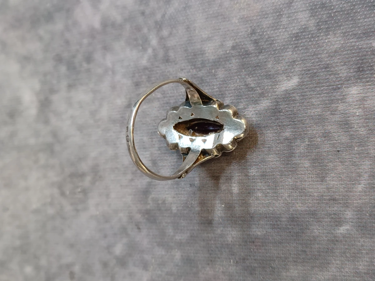 Vintage ring in Art Déco stijl met paars-roze navette steen en markasiet - foto 5