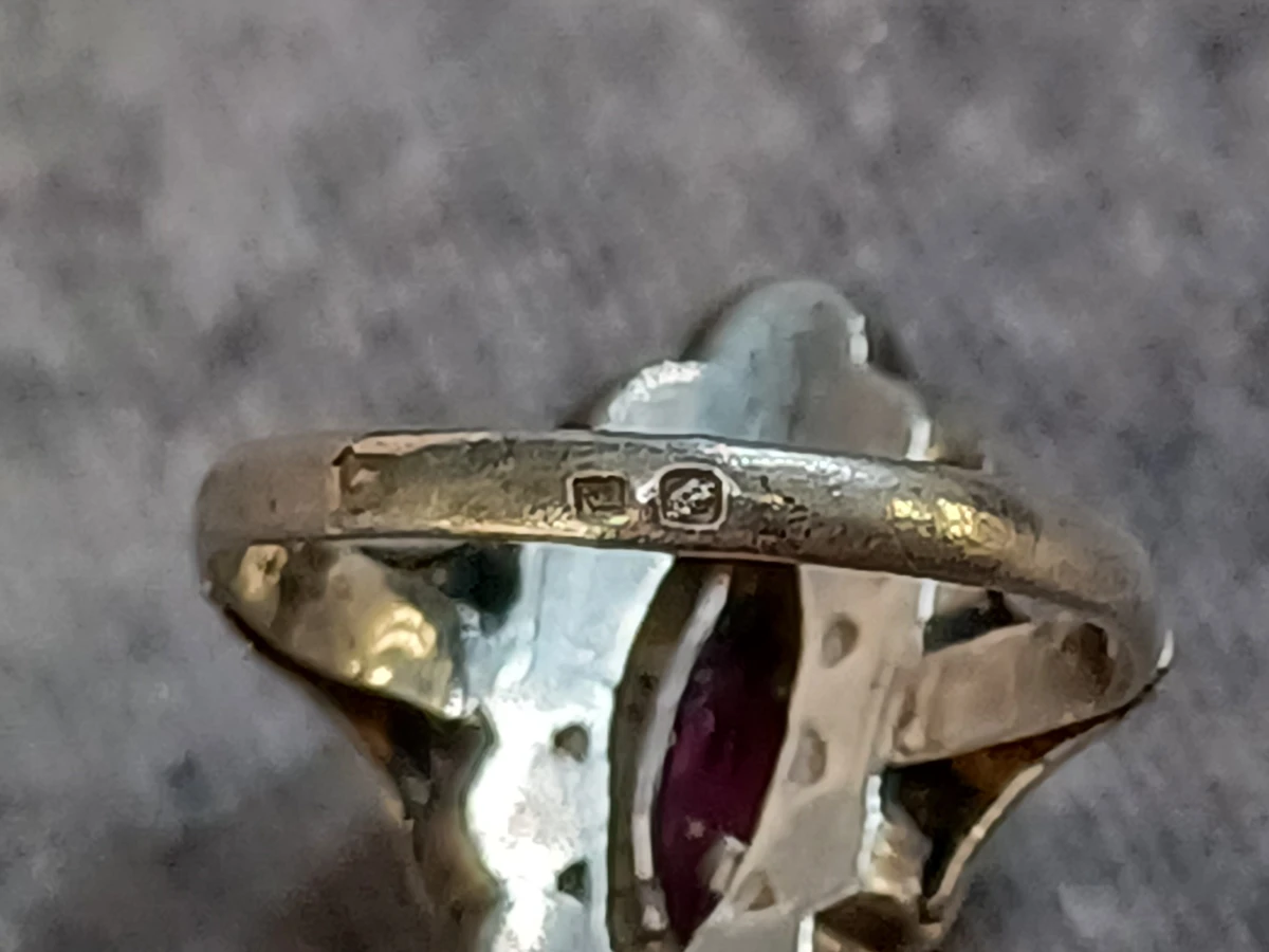 Vintage ring in Art Déco stijl met paars-roze navette steen en markasiet - foto 6