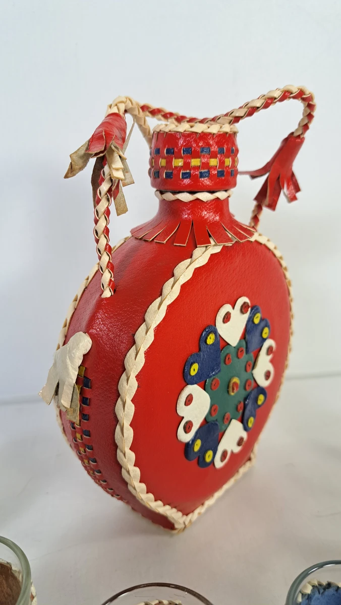 Vintage folkart drankset met leren fles en zes glaasjes - foto 4