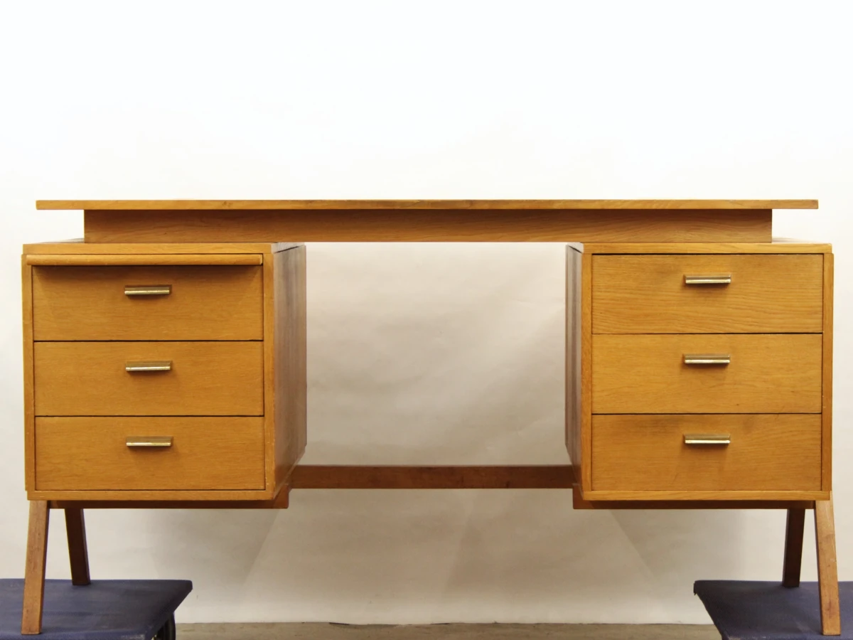 Vintage Mid-Century bureau met ingelegde Spaanse tegels – Jaren 60/70 – kavel bij De Kringwinkel, Antwerpen