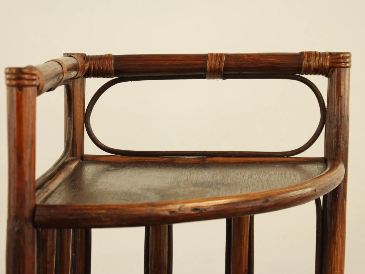 Vintage rotan hoekkastje / hoekrek met 5 houten legplanken - 150 cm hoog - foto 4