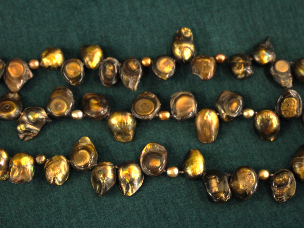 Zware driestrengs ketting met warme barokparels - foto 8