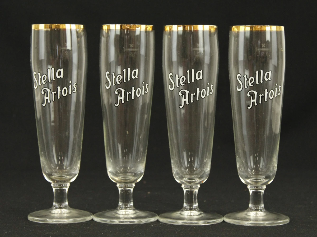 Stella Artois  set van vier vintage luxe pilsglazen met goudkleurige rand op voet 1970 - foto 2