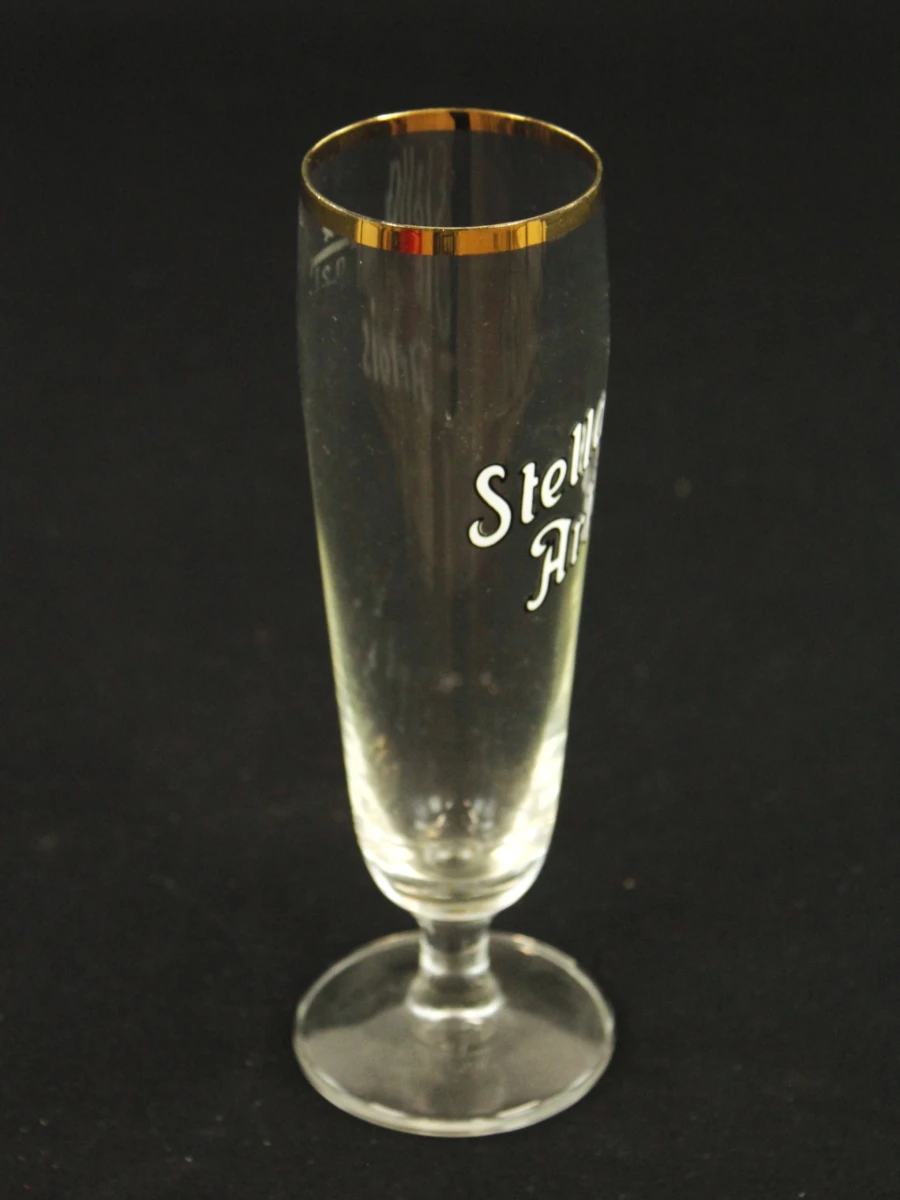 Stella Artois  set van vier vintage luxe pilsglazen met goudkleurige rand op voet 1970 - foto 6