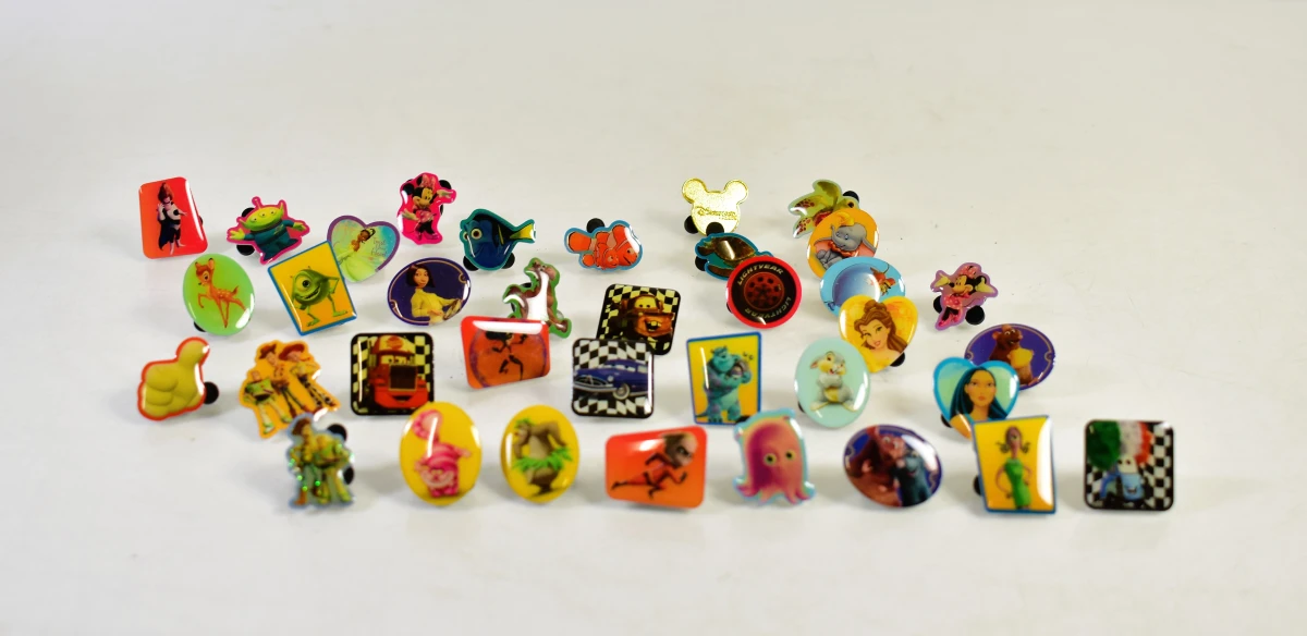 Grote verzameling Disney en Pixar pins – Carrefour België – 2010 - foto 7