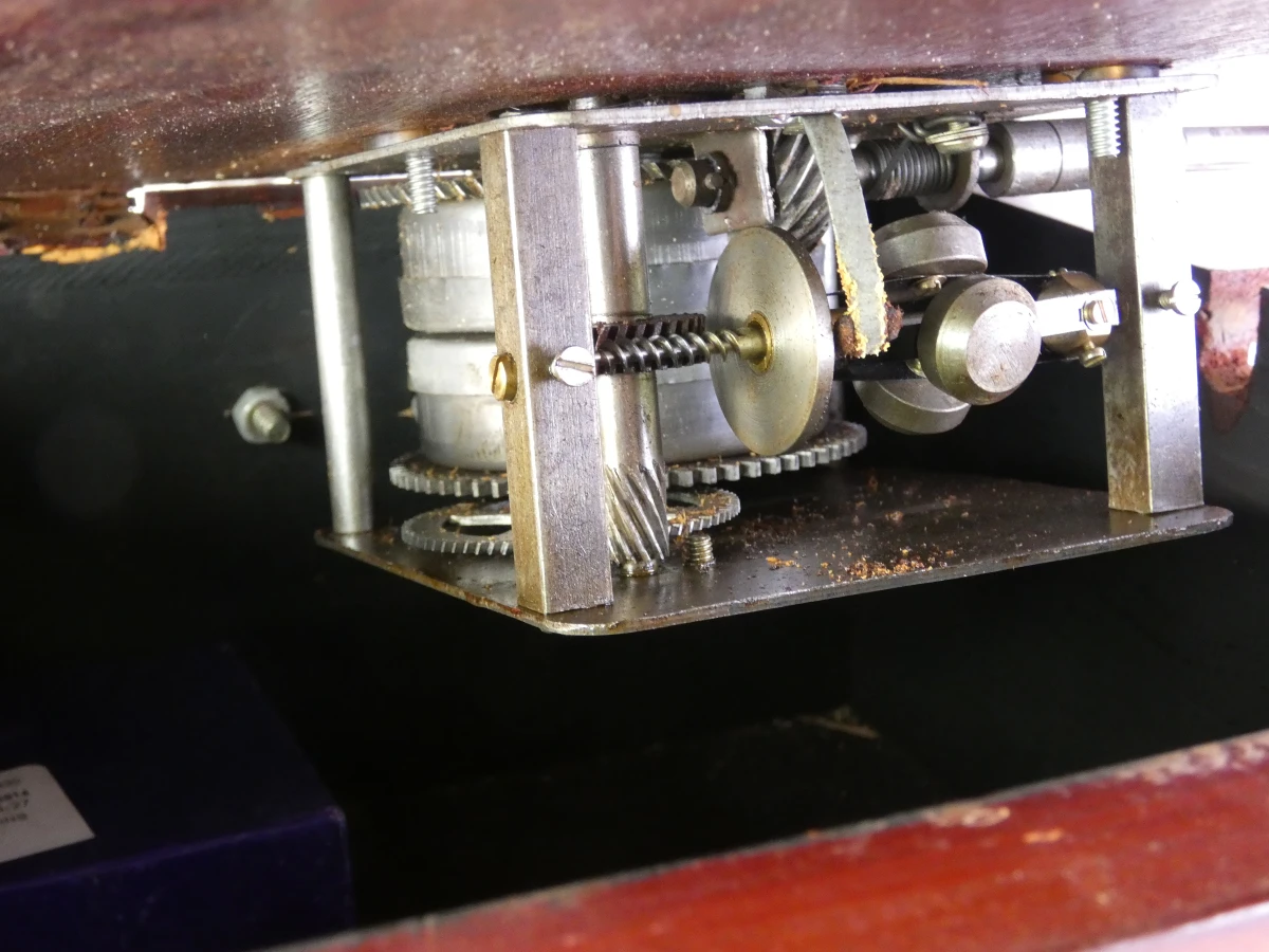 Reproductie van een His Master's Voice (HMV) grammofoon(jaren 90) - foto 8