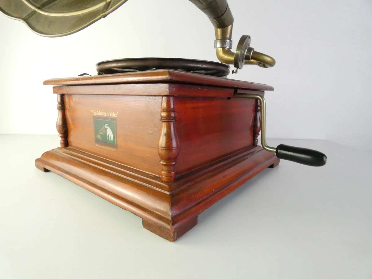 Reproductie van een His Master's Voice (HMV) grammofoon(jaren 90) - foto 4