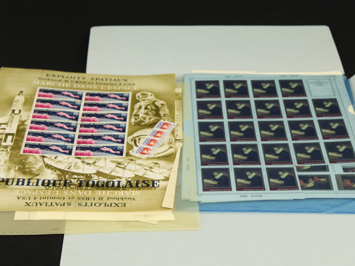 Lot van Nationale & internationale postzegels, postzegelalbums en Filatelistische boeken - foto 13