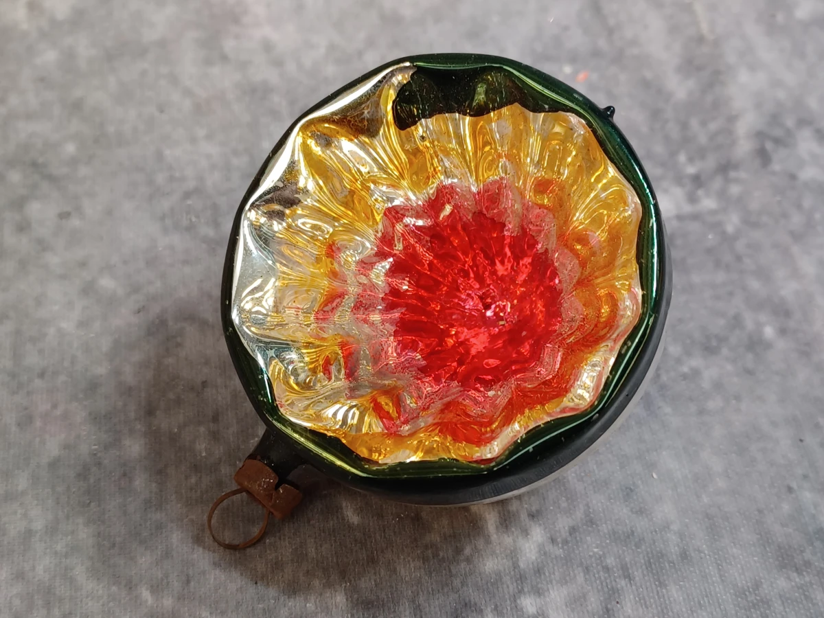 Vintage glazen kerstballen en piek met reflectors - foto 4