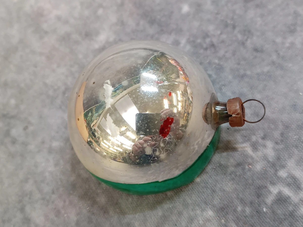 Vintage glazen kerstballen en piek met reflectors - foto 15