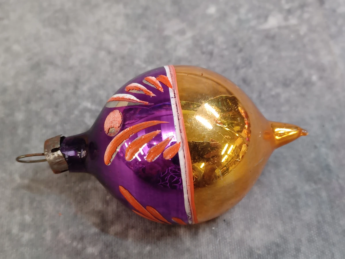 Vintage glazen kerstballen en piek met reflectors - foto 3