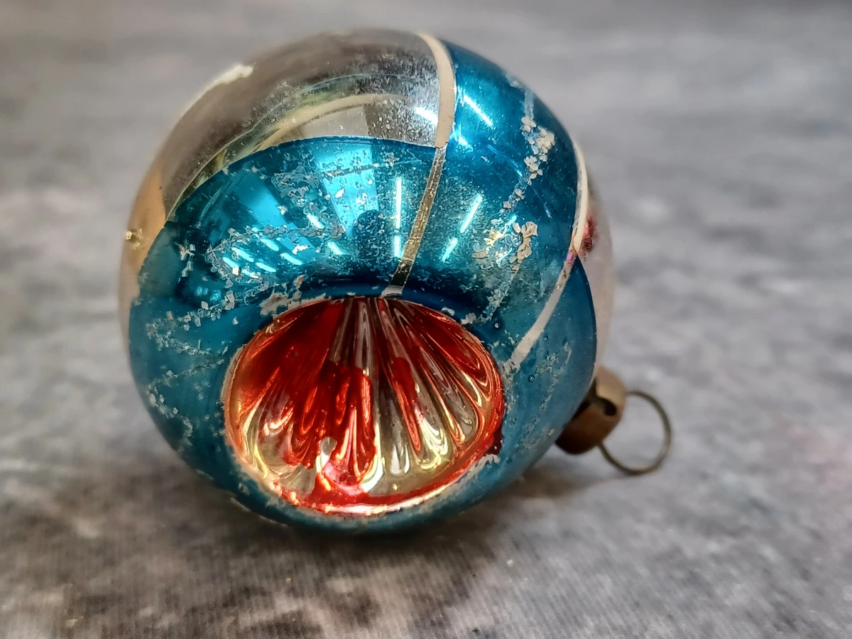 Vintage glazen kerstballen en piek met reflectors - foto 6