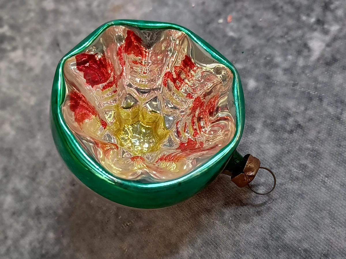 Vintage glazen kerstballen en piek met reflectors - foto 14