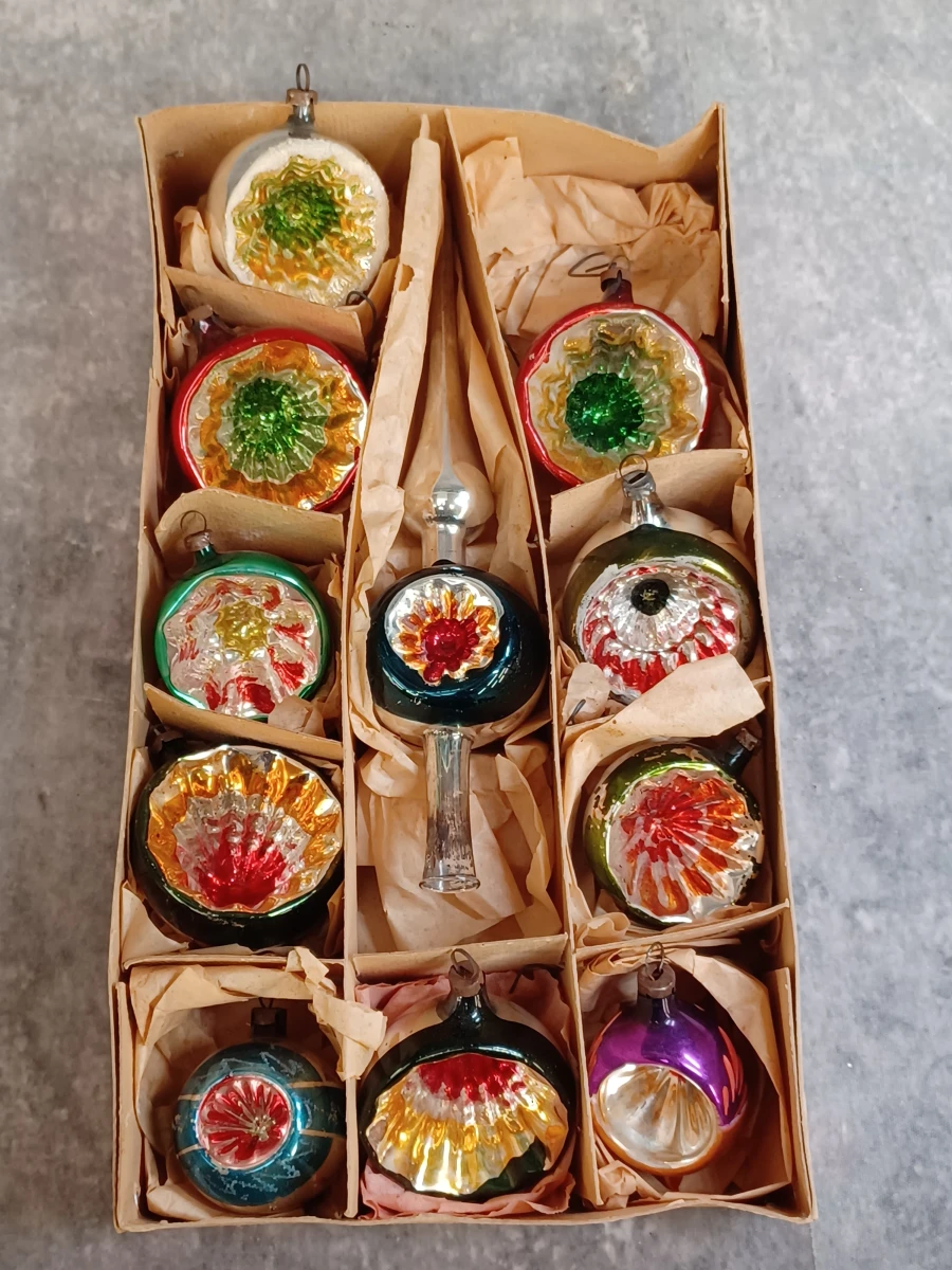Kerstballen kopen op een veiling: prijzen, aanbod en tips
