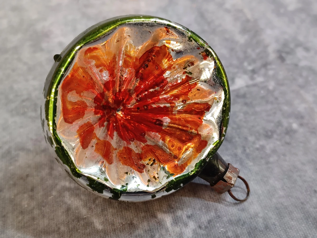 Vintage glazen kerstballen en piek met reflectors - foto 10