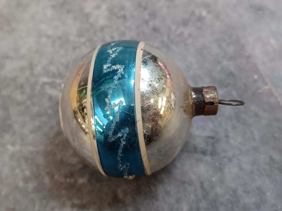 Vintage glazen kerstballen en piek met reflectors - foto 7