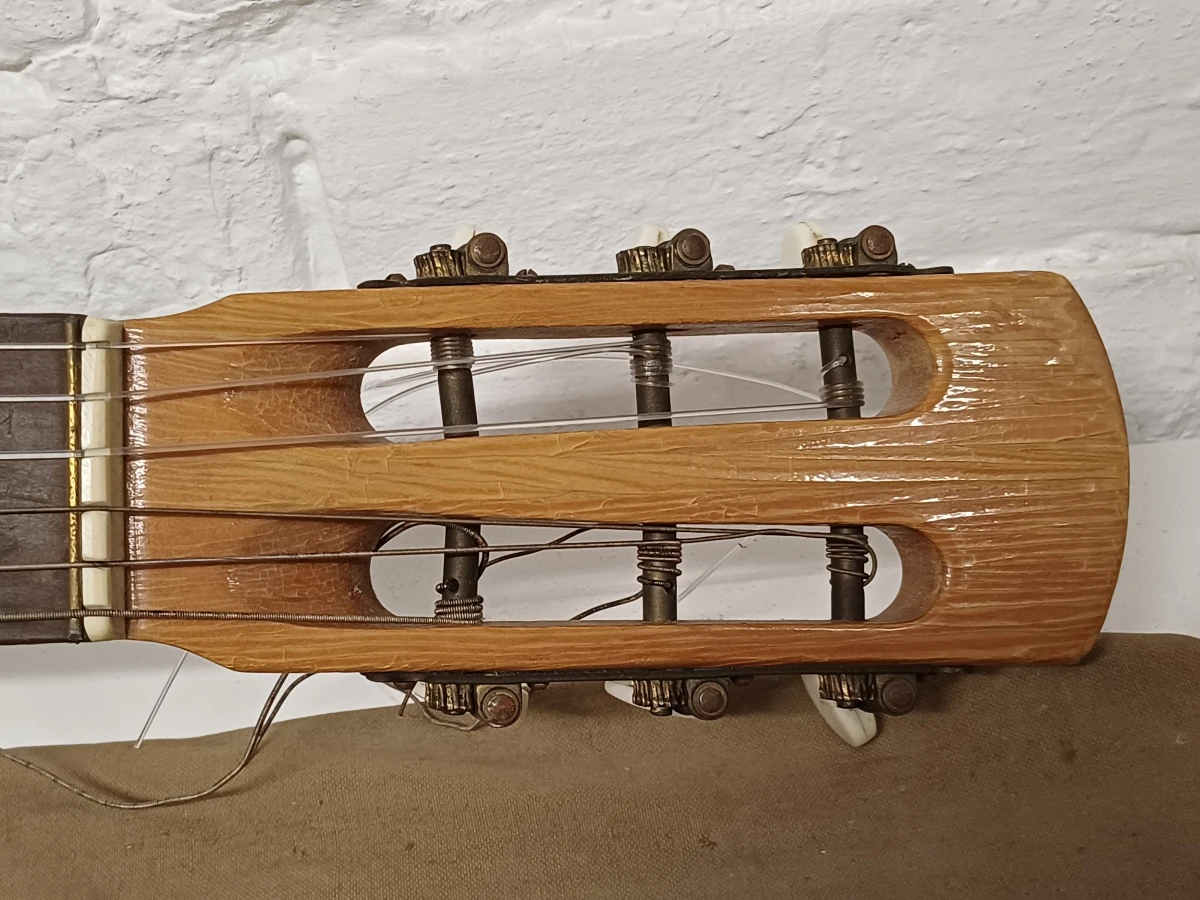 Vintage Musima parlor gitaar voor linkshandigen - foto 7