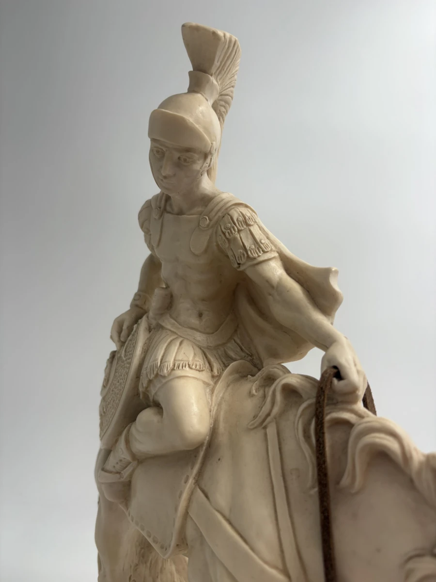 Sculptuur van Romeinse soldaat te paard door A. Santini - foto 2