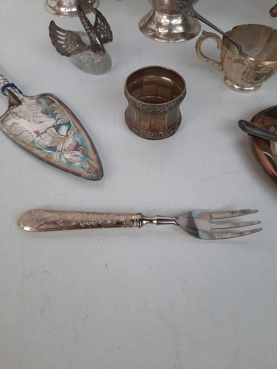 Set zilverkleurige theepotten en serveeraccessoires