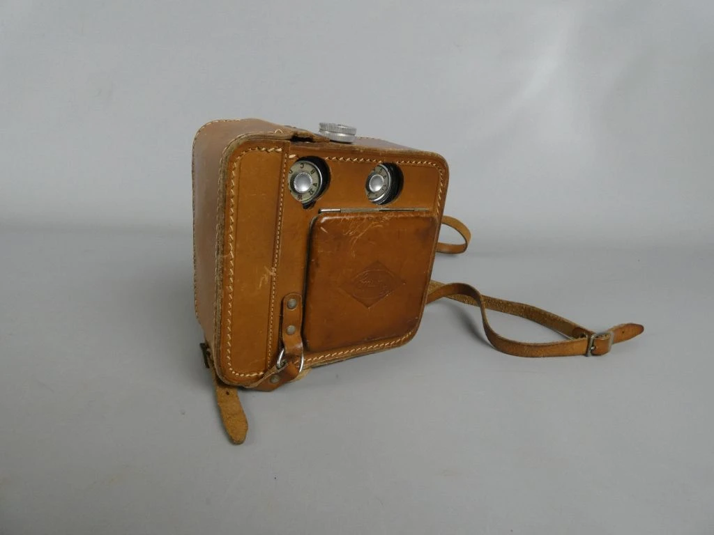 Vintage Eumig 8mm Filmcamera met Leren Tas – kavel bij De Kringwinkel, Diest