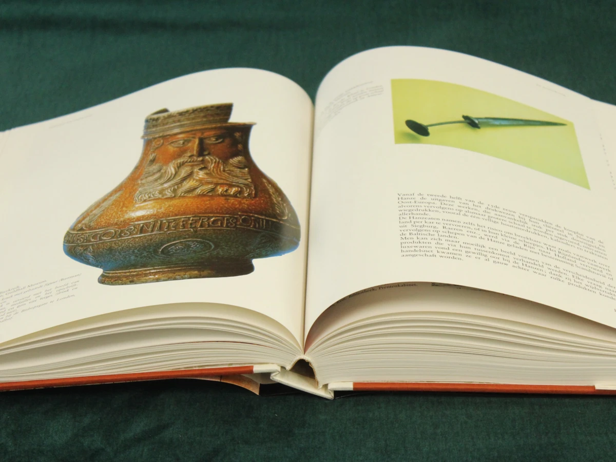 “Set van 5 grootformaat kunst- en cultuurhistorische boeken van Mercatorfonds, waaronder vier kunstenaarsmonografieën en één cultuurhistorische studie over de Hanze.” - foto 9