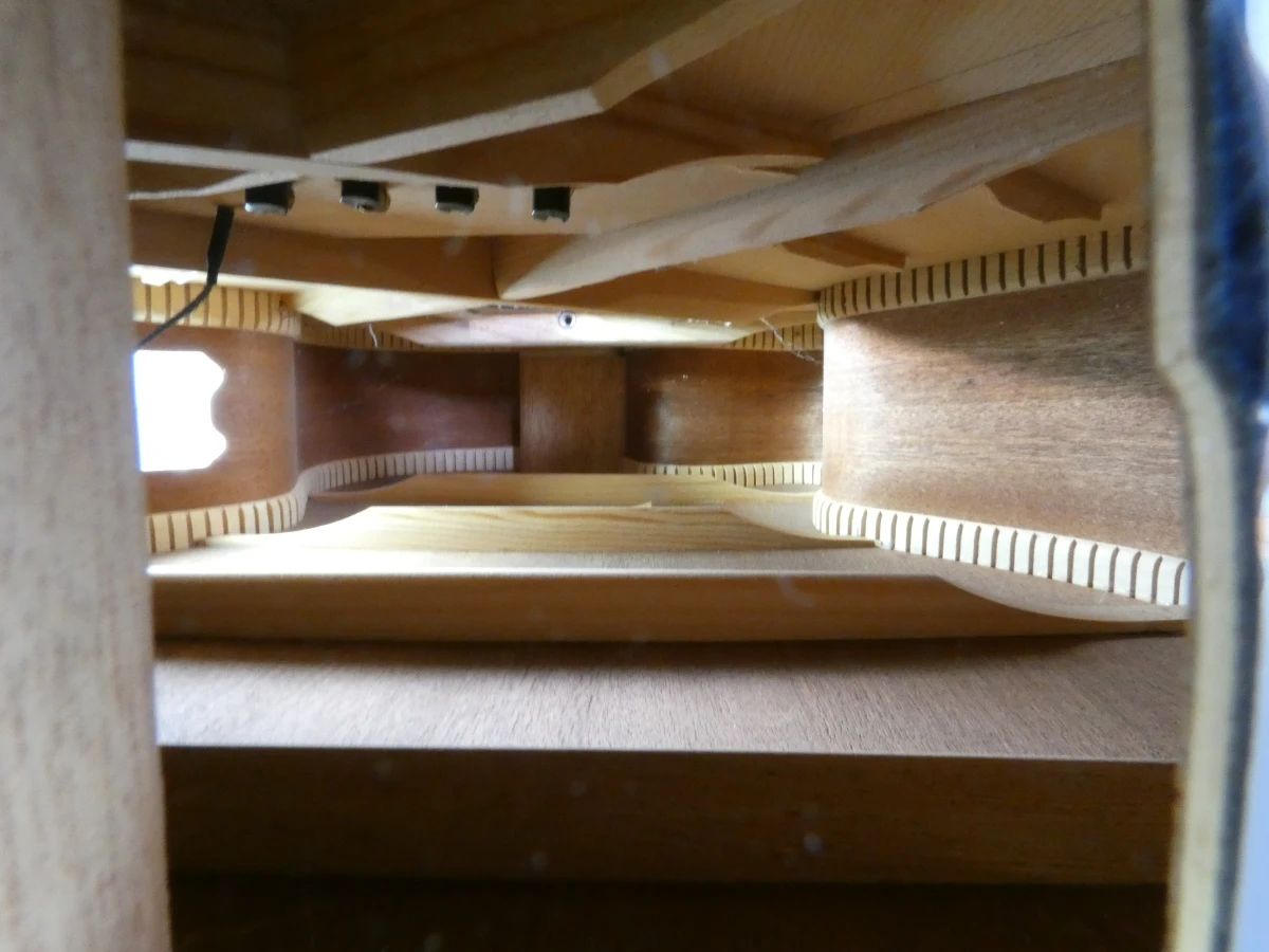 Ibanez AEB8E-BK Elektro-akoestische Basgitaar - foto 17