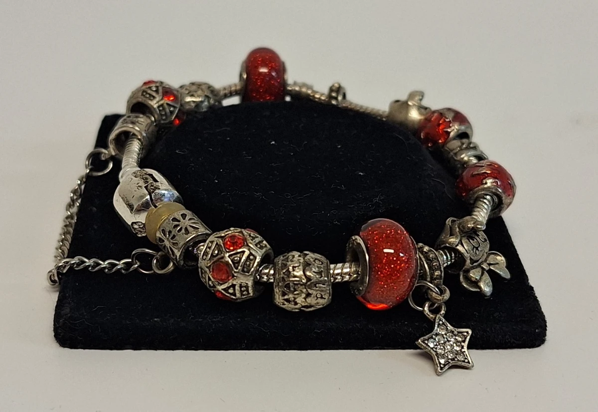 Bedelarmband met zilveren bedels - foto 2