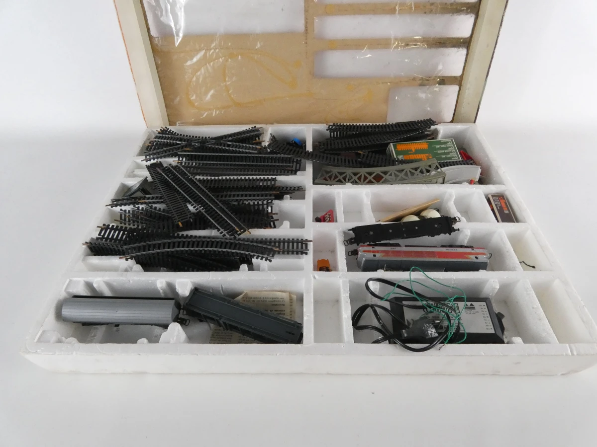 Lima H0 modeltreinverzameling – 3 dozen met locomotieven, wagons, rails en toebehoren - foto 4