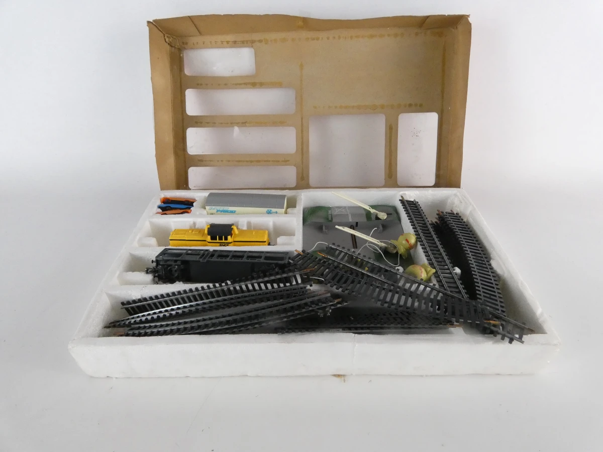 Lima H0 modeltreinverzameling – 3 dozen met locomotieven, wagons, rails en toebehoren - foto 11