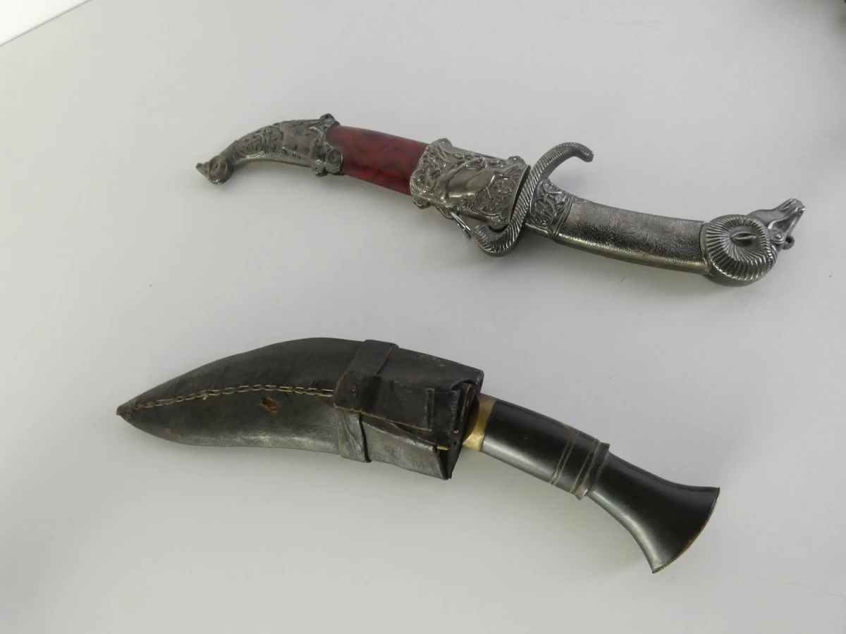 Etnografische collectie dolken, keris en messen (6 stuks) - foto 26