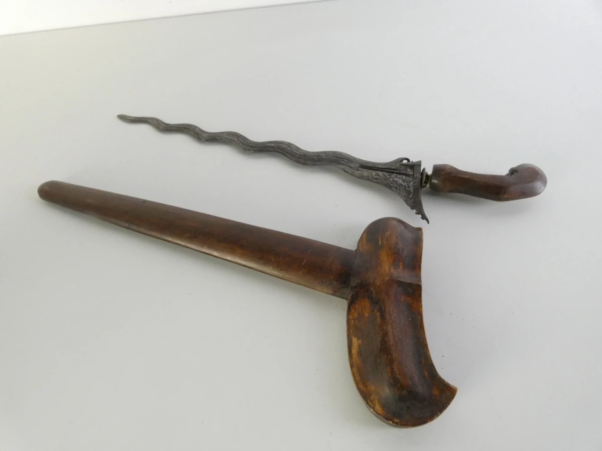 Etnografische collectie dolken, keris en messen (6 stuks) - foto 8