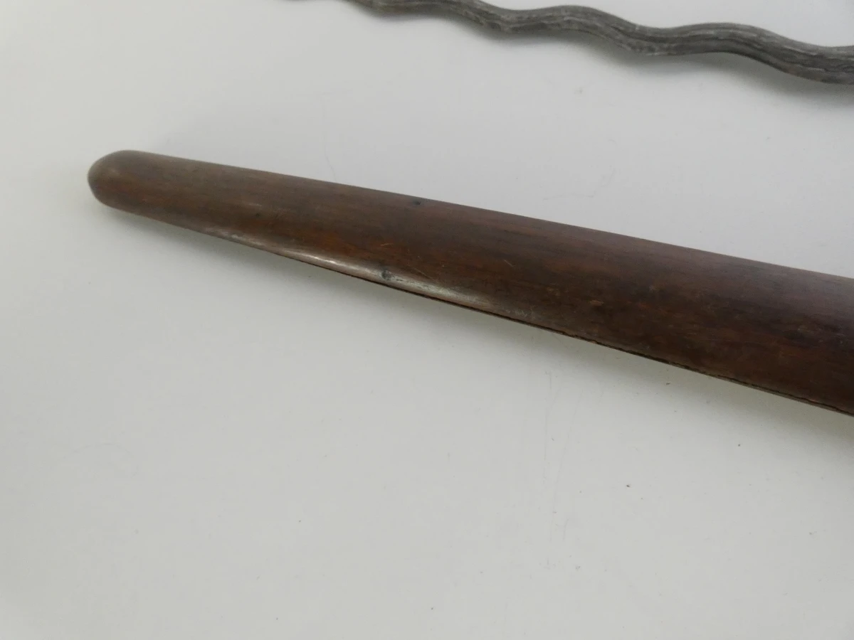 Etnografische collectie dolken, keris en messen (6 stuks) - foto 10