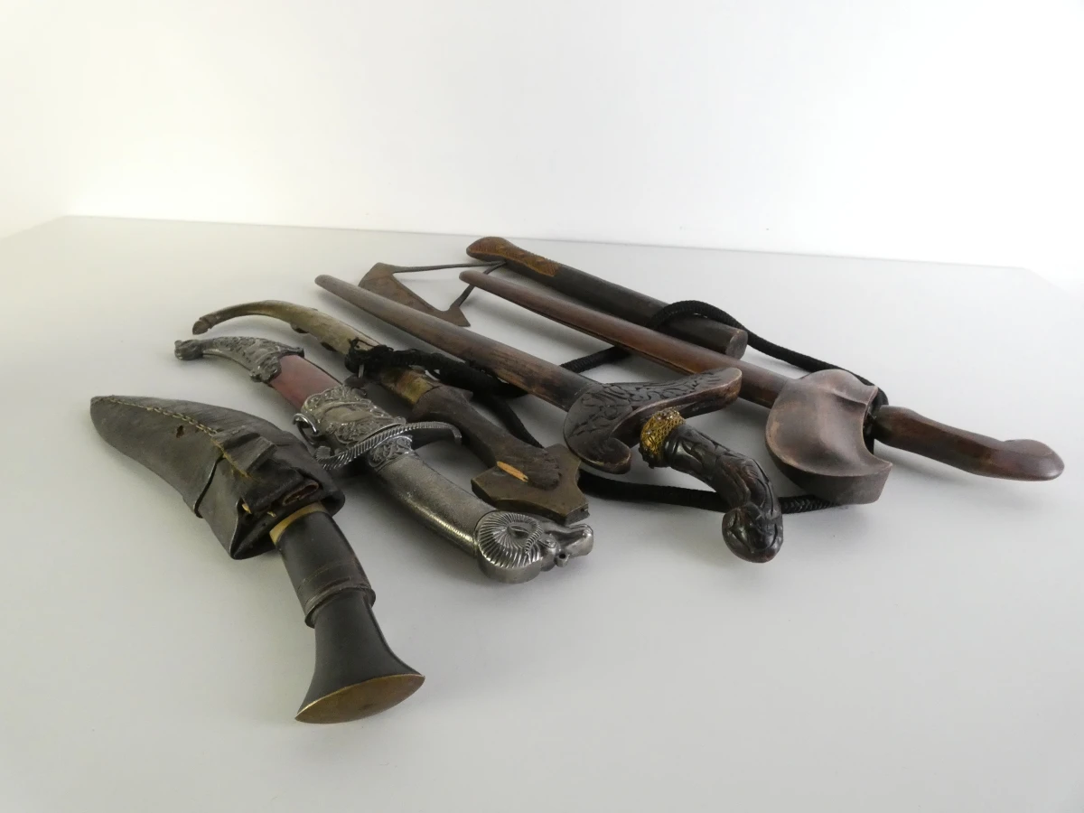 Etnografische collectie dolken, keris en messen (6 stuks) - foto 25
