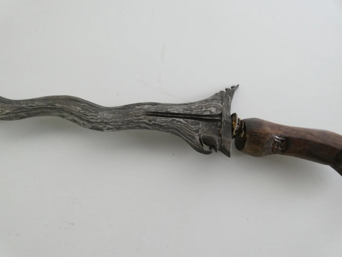 Etnografische collectie dolken, keris en messen (6 stuks) - foto 14