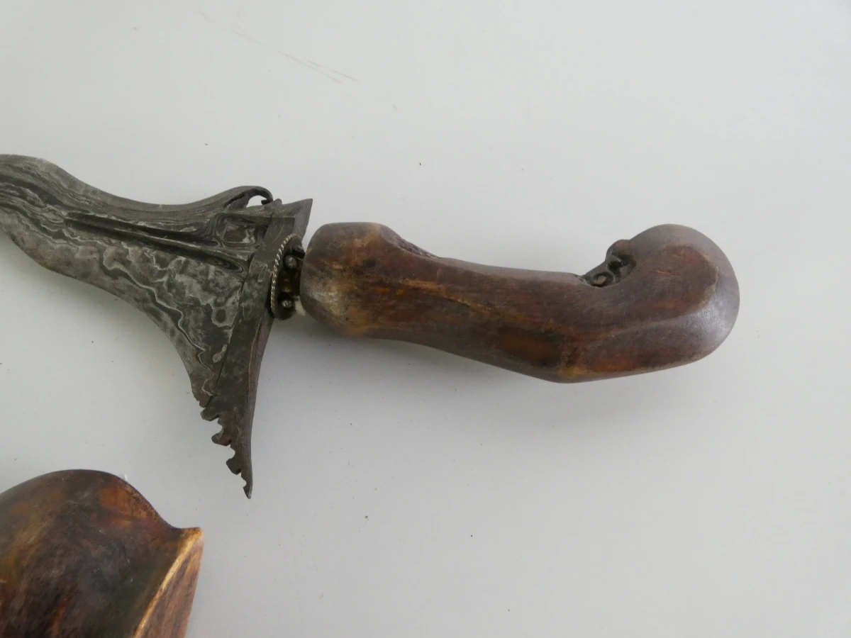 Etnografische collectie dolken, keris en messen (6 stuks) - foto 11