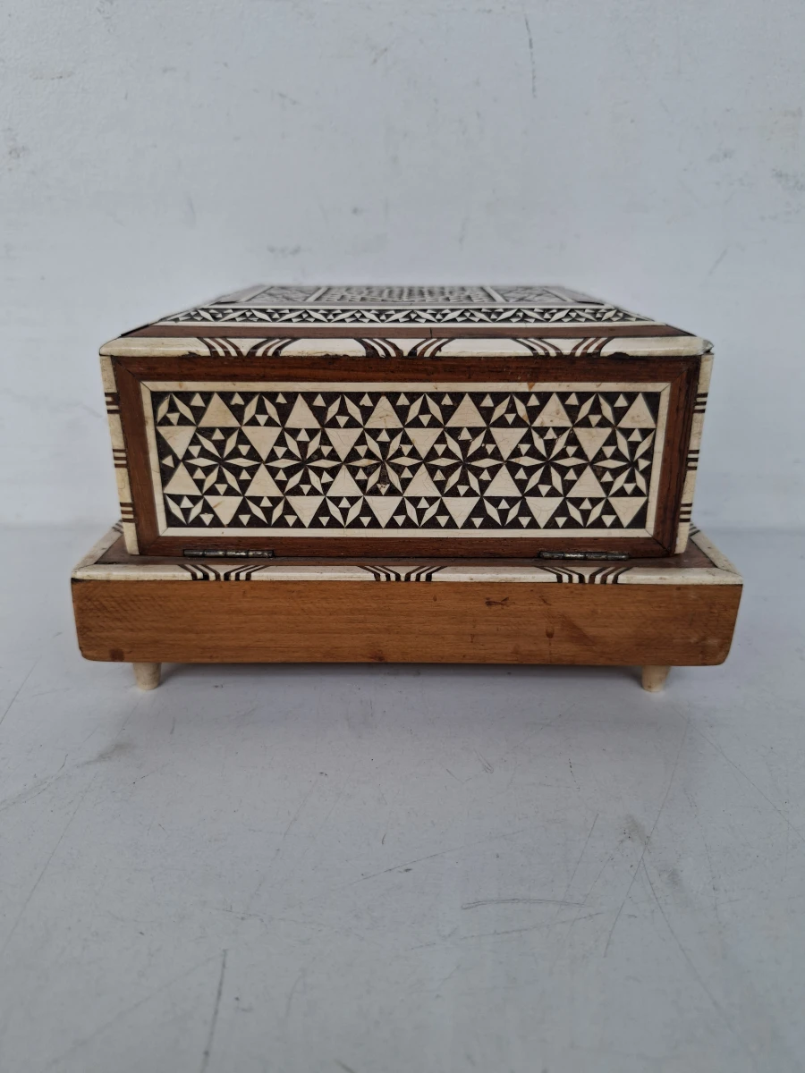 Zeldzame Vintage Mechanische Speeldoos & Sigarettendoos – Uniek Mozaïek Houtinleg