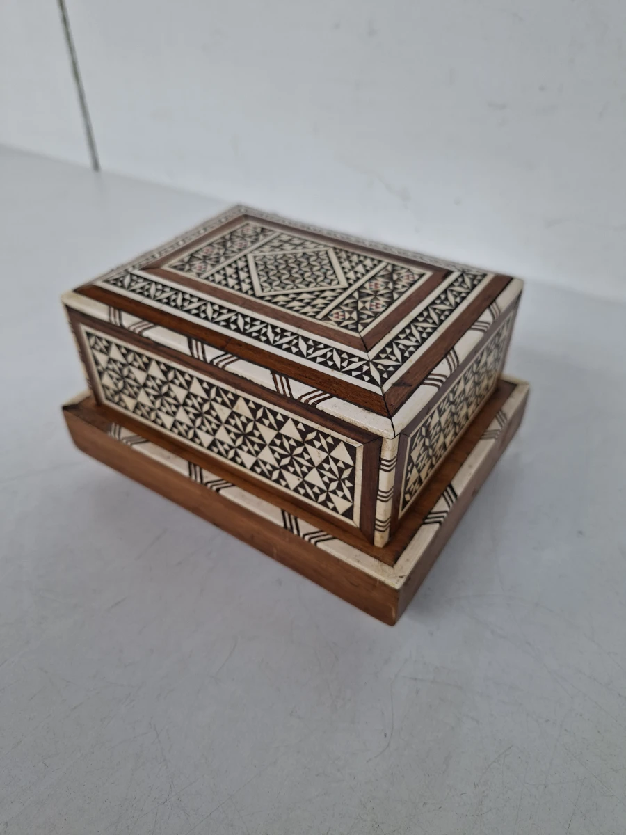 Zeldzame Vintage Mechanische Speeldoos & Sigarettendoos – Uniek Mozaïek Houtinleg