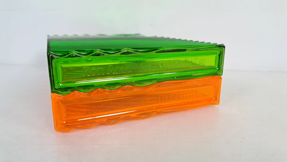 2 design drinkflessen – Ron Arad for Guzzini – groen & oranje - foto 8