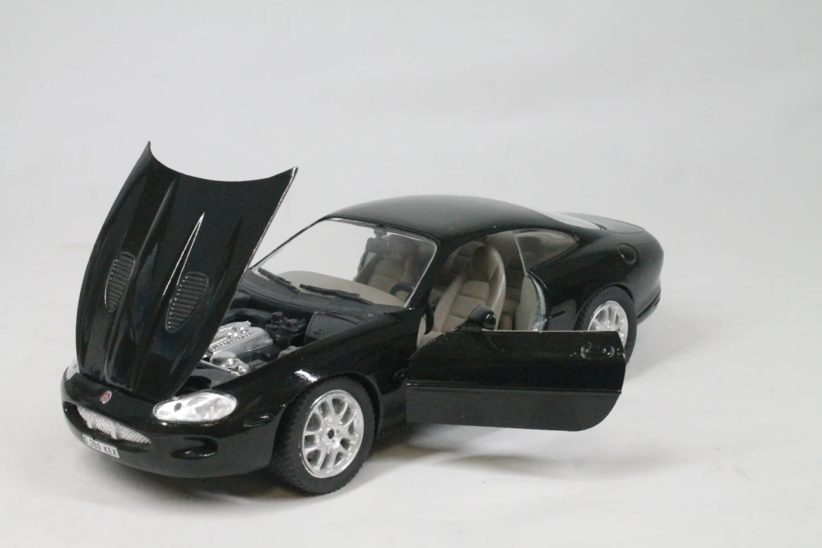 Die-Cast Schaalmodel Jaguar XKR Coupé - foto 8