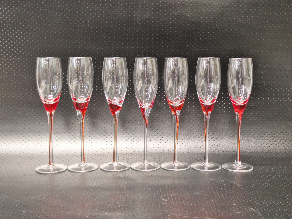 Set van 14  wijn- en champagneglazen met rode accenten in de stoom - foto 5