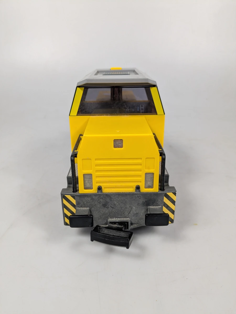 Elektrische treinset met locomotief, goederenwagon en rails - foto 5