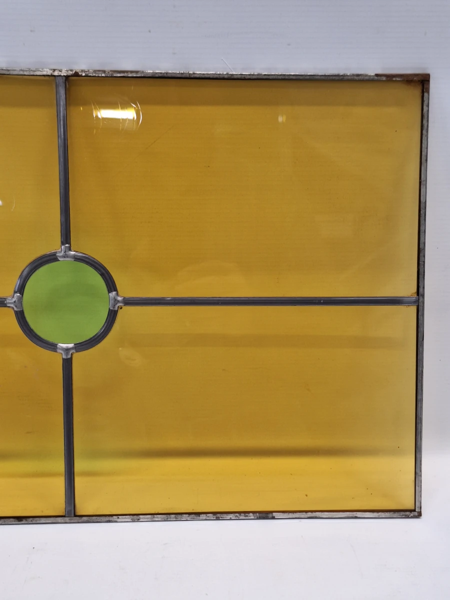 Geometrisch glas-in-lood paneel met groene rondellen en warm geel kathedraalglas - foto 5