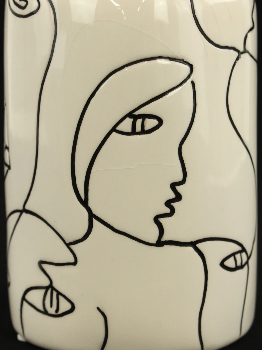 Wit porseleinen vaasje met gezichten in de stijl van Picasso - foto 3